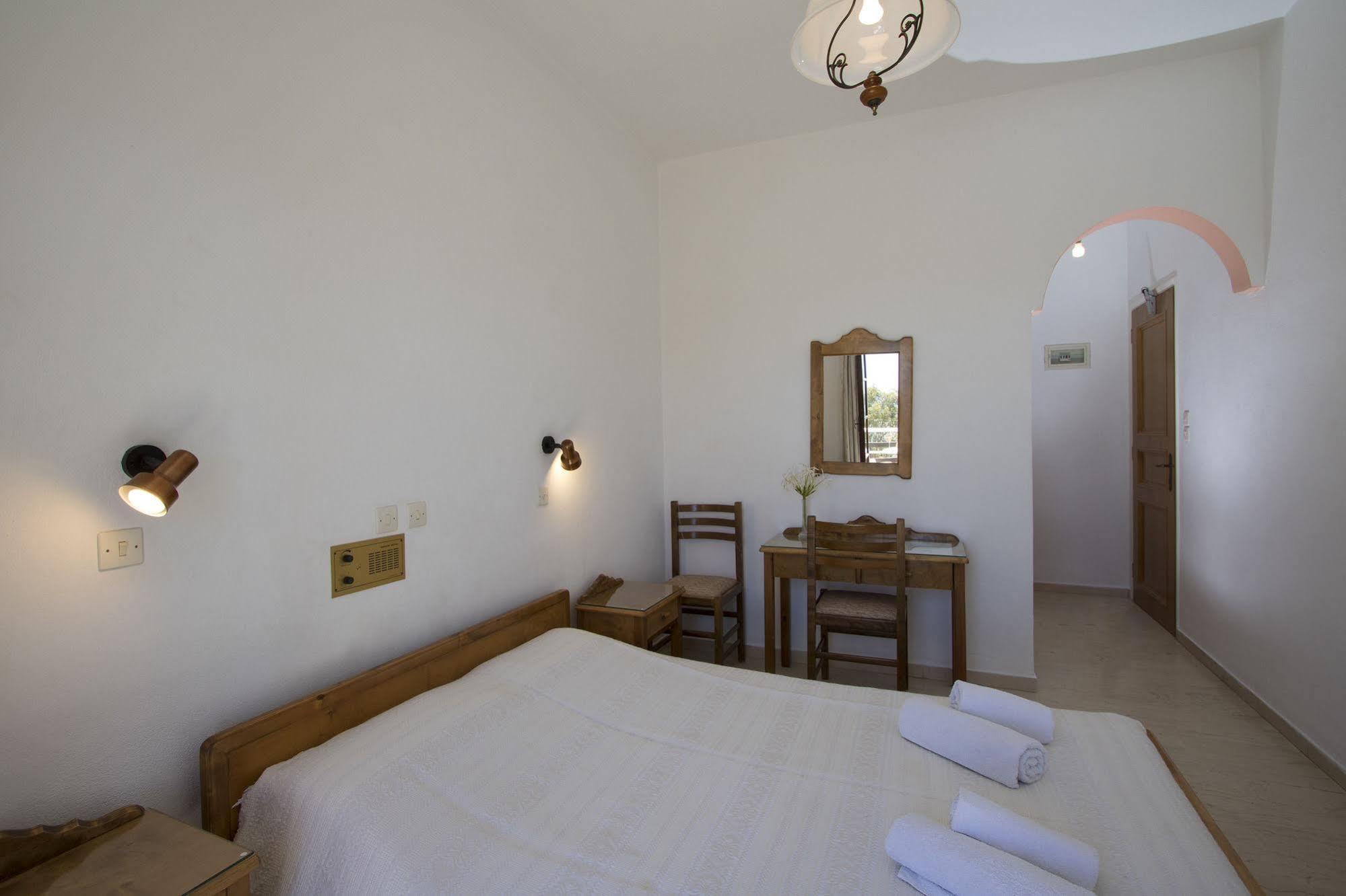 Hotel Adonis (Adults Only) Kamari  Bagian luar foto